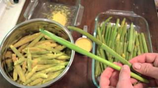 Bushcraft Survival Skills Cattail on the Cob and Cattail Pollen Wild Food [upl. by Oel]