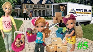 Anna and Elsa Toddlers Move to a New House Part 5 Moving  Unpacking Family Surprise Toys Dolls [upl. by Dustman]