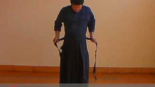 Kendo101 How to wear a Kendo uniform Kendogi and Hakama [upl. by Evars451]