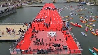 Paris2024  une piste dathlétisme sur la Seine [upl. by Lefkowitz]