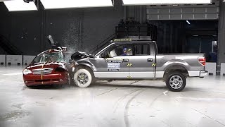 Redlightrunning crash test demonstration [upl. by Naawaj]