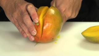 Technique de cuisine  couper une mangue [upl. by Ailhad177]