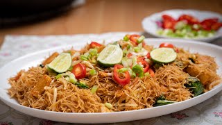 Bihun Goreng Resepi Mak Che Nom [upl. by Mcloughlin]