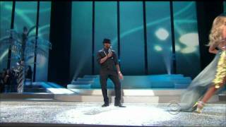 Usher LIVE  Victorias Secret Fashion Show Miami  2008 With songs  Whats your name amp Yeah [upl. by Halyahs]