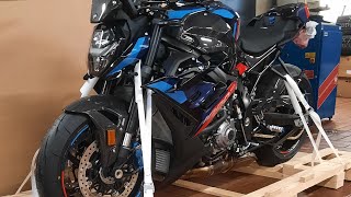 BMW M1000R Unboxing [upl. by Eenot203]