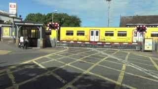 Birkdale Level Crossing [upl. by Erbma609]