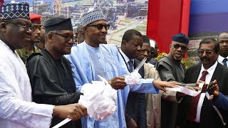 Nigeria  Buhari inaugure la mégaraffinerie Dangote [upl. by Anahcra387]