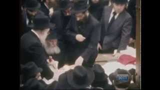 RARE Footage  The Rebbe Performing Havdala [upl. by Bigot]